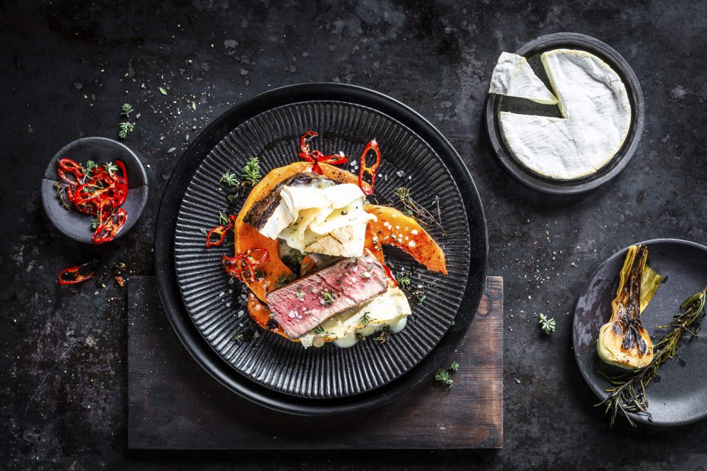 Gratiniertes Rinderfilet und Kürbisspalten