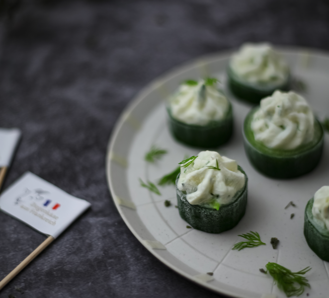 Gurken-Kanapées mit Ziegenfrischkäse-Mousse