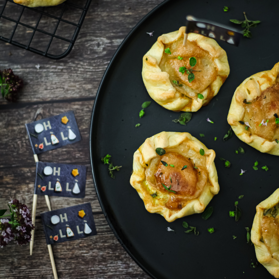 Mini-Galette mit gereifter Ziegenkäserolle