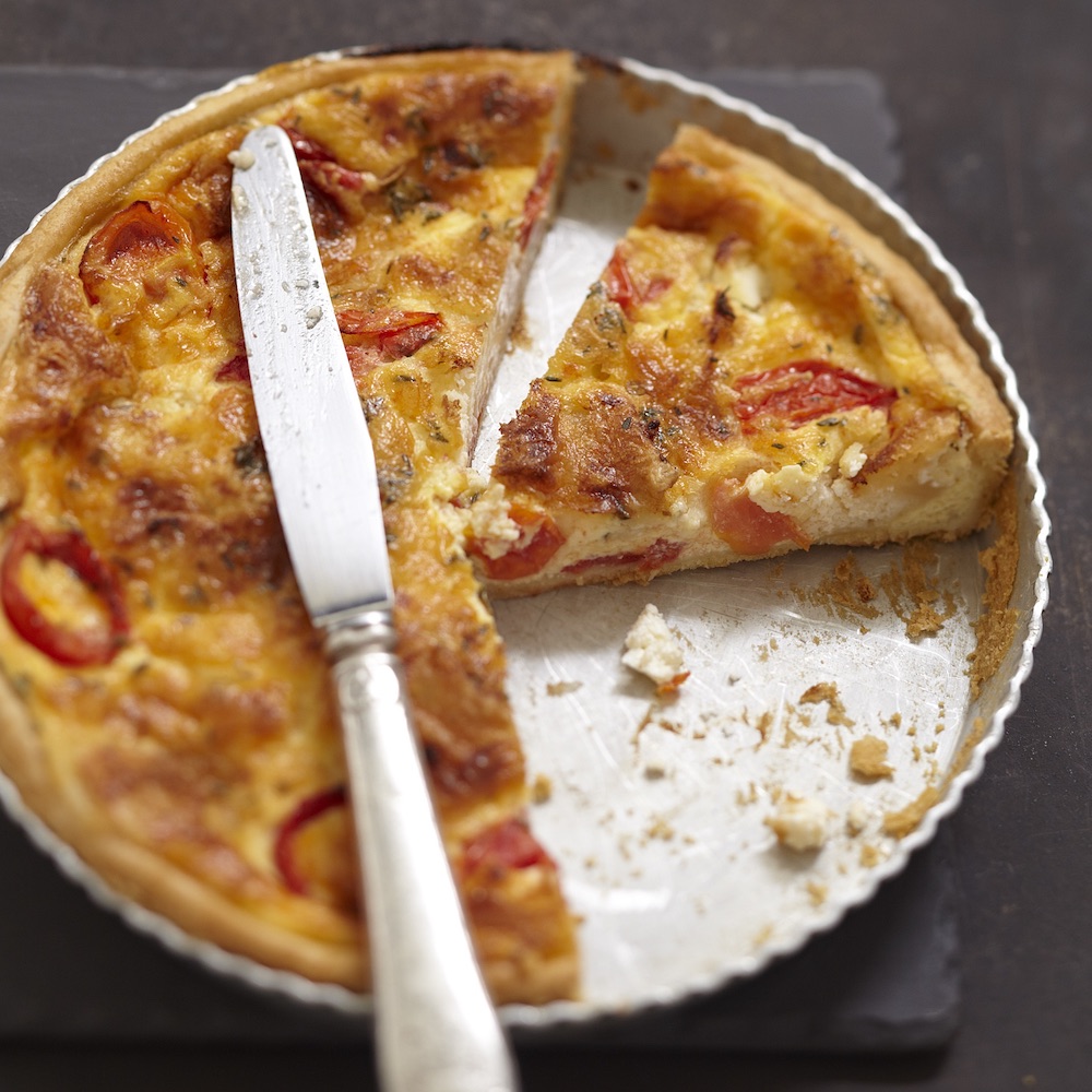 Quiche mit Kirschtomaten und frischem Thymian
